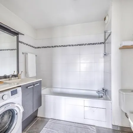 Apartamento Comfortable Near Hospital, Tram And Park
